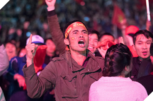 Thành phố ngàn hoa Đà Lạt và tình yêu bóng đá Việt 21