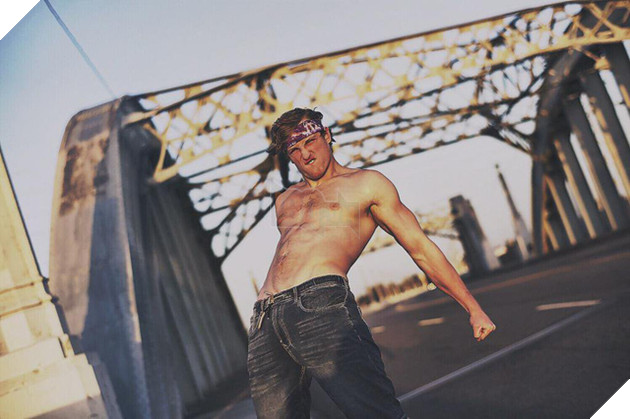 Tiếp nối những trò lố, Paul Logan tự đúc tượng họa mi của mình gửi cho nữ diễn viên phim người lớn - Ảnh 2.