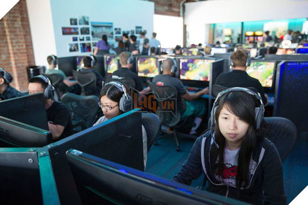 Giám đốc điều hành của Riot Games nhận hình phạt lố bịch vì liên tục chạm vào “chỗ hiểm” và “xì hơi” vào mặt nhân viên - Ảnh 2.