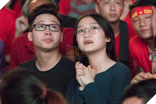 Đồng hành cùng dòng bão người chúc mừng đại thắng của đội tuyển Việt Nam 37