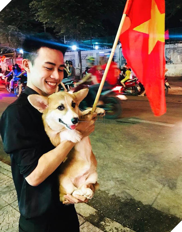 Thú cưng mặc áo cờ ‘đi bão’ ăn mừng chiến thắng AFF cup của ĐTQG Việt Nam 18