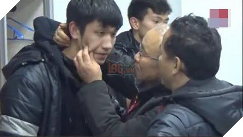 
Những hành động đáng yêu ông bố người Hàn luôn dành cho đàn con.