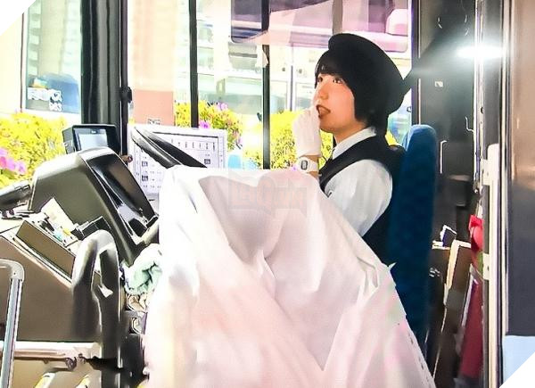 tai xe bieu tinh nhung van cho hanh khach dieu ky la chi o nhat ban