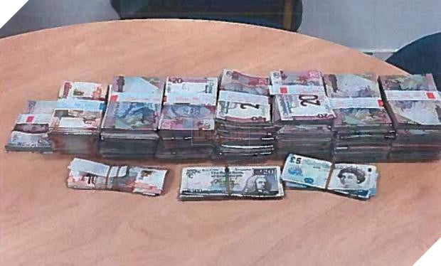 Từ clip em bé nghịch cọc tiền trên MXH, cảnh sát Anh triệt phá băng nhóm người Việt trồng cần sa trị giá triệu đô - Ảnh 3.