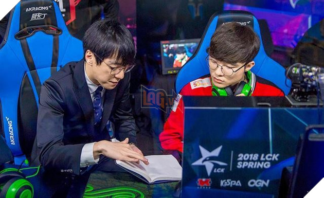 Faker lại thể hiện độ phũ khi trả lời phỏng vấn: kkOma dành nhiều thời gian cho tôi nhất, nhưng tôi thì chả muốn gặp anh ấy tí nào - Ảnh 2.