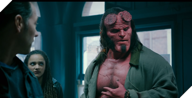 Không chỉ súng, Hellboy sẽ sử dụng thánh kiếm Excalibur và biến hình thành Đại Quỷ Vương để giải cứu thế giới - Ảnh 2.