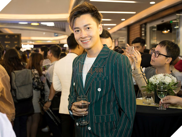  Chị trợ lý Mỹ Tâm rạng ngời bên Giám đốc Mai Tài Phến và dàn sao Việt hùng hậu 30