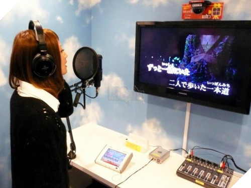 Xu hướng đi ăn, hát Karaoke một mình bùng nổ ở Nhật Bản - Ảnh 1. Xu hướng đi ăn, hát Karaoke một mình bùng nổ ở Nhật Bản - Ảnh 1.