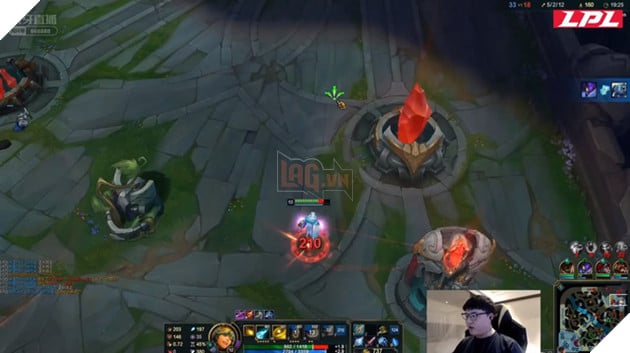 Cộng đồng cảm thấy vô cùng bức xúc khi game thủ LMHT Trung Quốc được phép sử dụng phần mềm thứ 3 can thiệp vào game 3