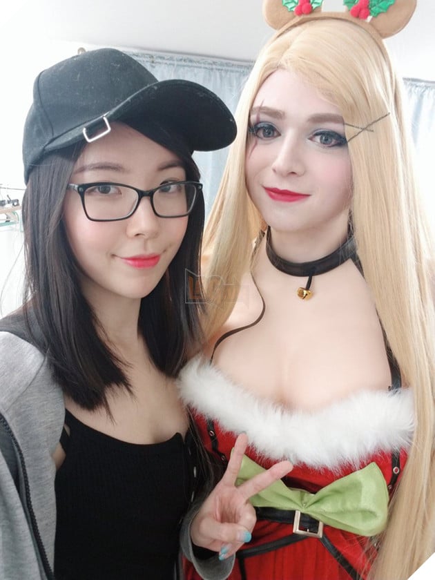 Chiêm ngưỡng nhan sắc nóng bỏng của Esther Lynn - Cô bạn gái có tâm góp phần biến Sneaky thành cosplayer hot nhất LMHT - Ảnh 1.