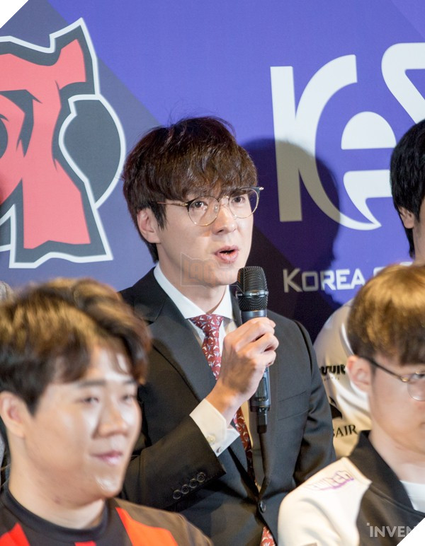 Bất chấp phong độ tấu hài tại Kespa Cup, HLV kkOma và Faker vững tin SKT T1 sẽ thi đấu tốt tại LCK 2019