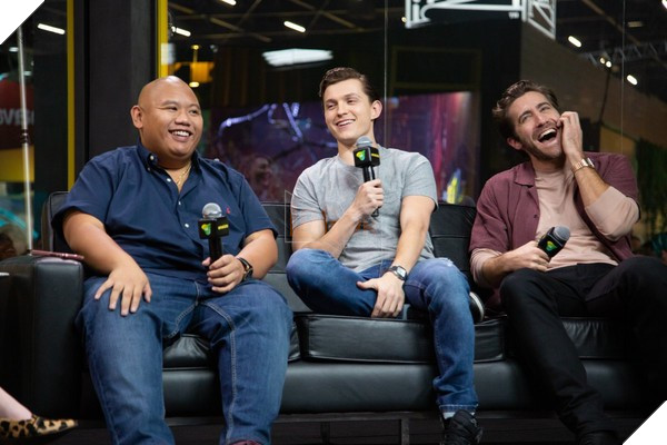 Nghẹt thở với Người Đá  Lửa và Nước tấn công Người Nhện cùng Mysterio trong trailer Spider-man: Far From Home