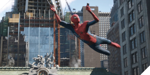 Toa-thap-Avengers-dang-duoc-sua-chua-lai