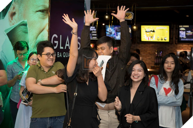 Hao-hung-tham-gia-tra-loi-cau-hoi-tai-buoi-hop-bao