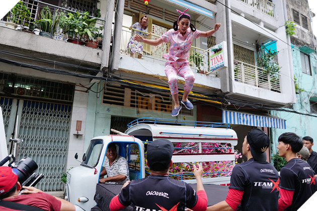 Justatee tung MV siêu đang yêu, bày cách vượt nỗi khổ chung mùa Tết trong một nốt nhạc - Ảnh 3.