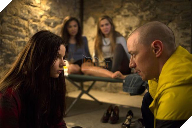 Casey-la-nguoi-duy-nhat-co-the-doi-thoai-voi-Kevin-Wendell-Crumb