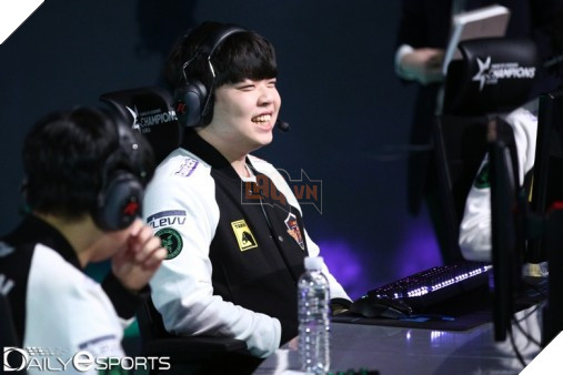 LMHT: Ra quân với đội hình mạnh nhất, SKT quét sạch team cũ của Teddy chỉ bằng 2 ván đấu - Ảnh 1.