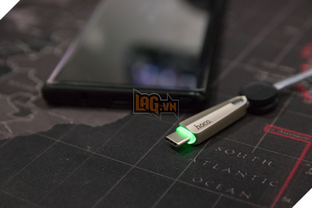 Ngắt sạc ngay lập tức khi điện thoại bị nóng khi sạc để đảm bảo an toàn cho thiết bị và người dùng. Nguồn: Lag.vn.