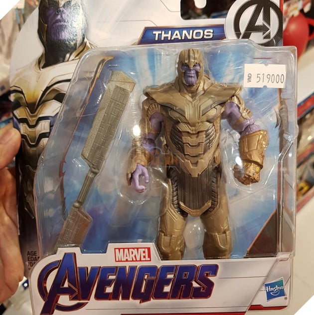 Thanos cũng xuất hiện với Găng tay vô cực và vũ khí mới. Nguồn: Internet.