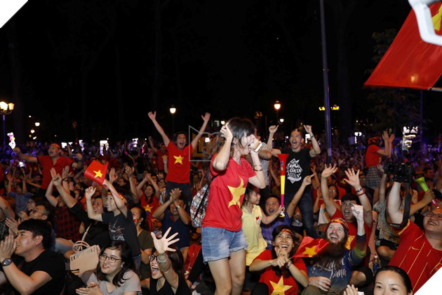 Việt nam - Nhật Bản, hàng triệu người Việt Nam căng thẳng với tuyển nước nhà 3