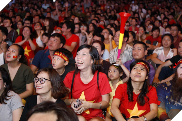 Việt nam - Nhật Bản, hàng triệu người Việt Nam căng thẳng với tuyển nước nhà 10