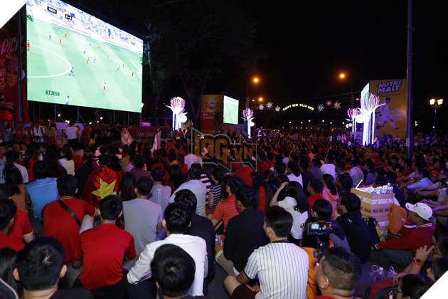 Việt nam - Nhật Bản, hàng triệu người Việt Nam căng thẳng với tuyển nước nhà 11