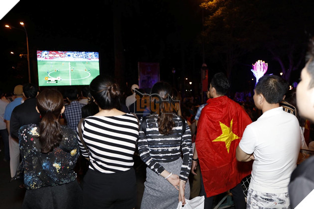 Việt nam - Nhật Bản, hàng triệu người Việt Nam căng thẳng với tuyển nước nhà 13