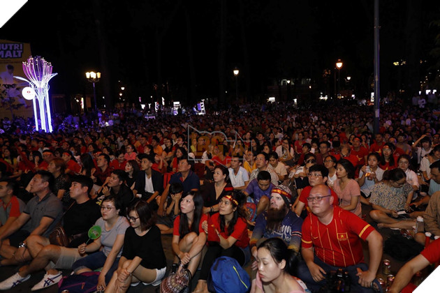 Việt nam - Nhật Bản, hàng triệu người Việt Nam căng thẳng với tuyển nước nhà 15