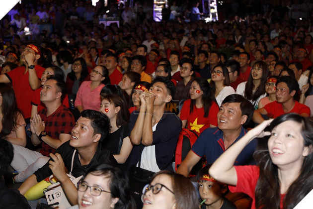 Việt nam - Nhật Bản, hàng triệu người Việt Nam căng thẳng với tuyển nước nhà 16