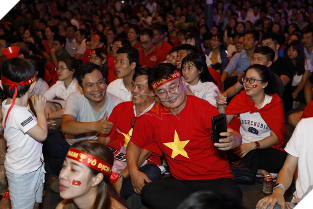 Việt nam - Nhật Bản, hàng triệu người Việt Nam căng thẳng với tuyển nước nhà 17