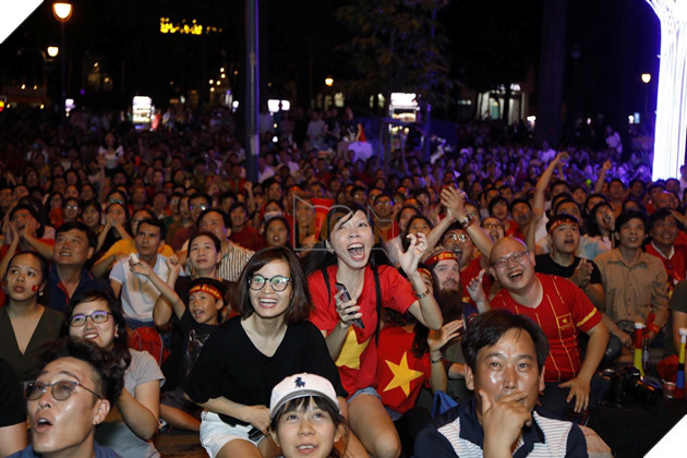 Việt nam - Nhật Bản, hàng triệu người Việt Nam căng thẳng với tuyển nước nhà 19