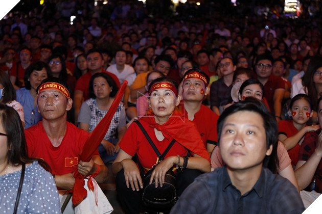 Việt nam - Nhật Bản, hàng triệu người Việt Nam căng thẳng với tuyển nước nhà 21