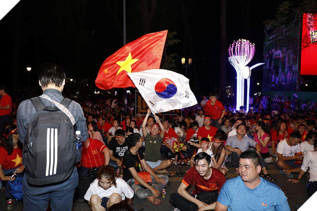 Việt nam - Nhật Bản, hàng triệu người Việt Nam căng thẳng với tuyển nước nhà 22