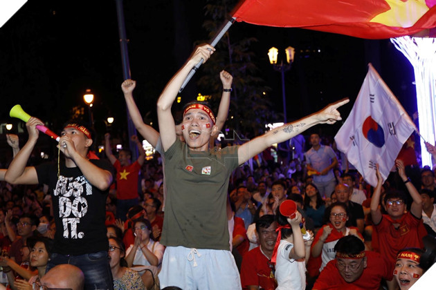 Việt nam - Nhật Bản, hàng triệu người Việt Nam căng thẳng với tuyển nước nhà 23