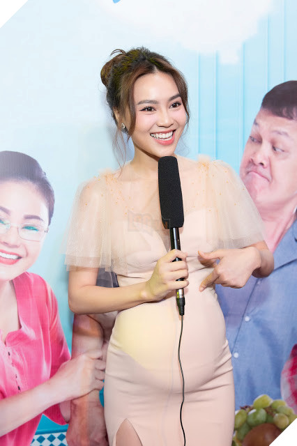 Trấn Thành, Hari Won cùng khách mời vui vẻ gặp vợ bầu Lan Ngọc 17