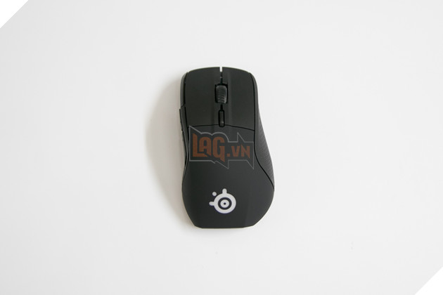 Còn đây là nhân vật chính. Rival 710 là chú chuột có thiết kế công thái học dành cho người thuận tay phải. Nguồn: Lag.vn.