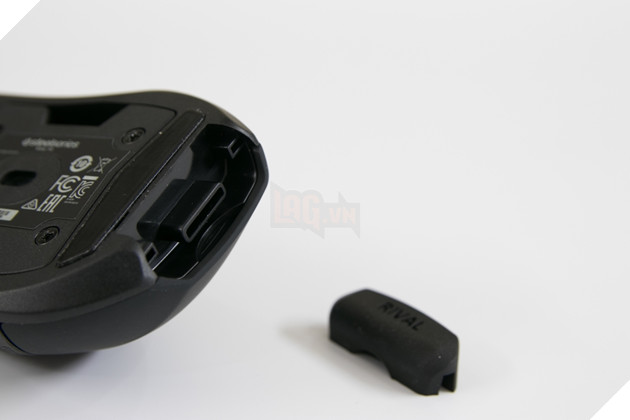 Điều này để việc tùy biến cá nhân hóa Rival 710 dễ hơn, tiện lợi hơn. Nguồn: Lag.vn.