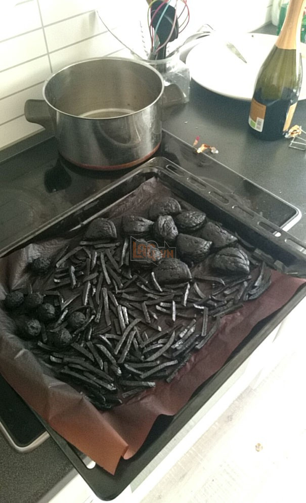 Nhung man nau an tham hoa sieu hai cua nhung co nang hau dau nhat qua dat 4 Những màn nấu ăn thảm họa siêu hài của những cô nàng hậu đậu nhất quả đất 4