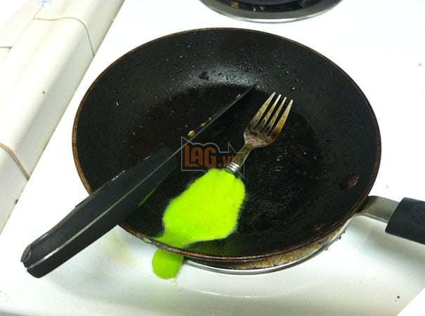 Nhung man nau an tham hoa sieu hai cua nhung co nang hau dau nhat qua dat 9 Những màn nấu ăn thảm họa siêu hài của những cô nàng hậu đậu nhất quả đất 9