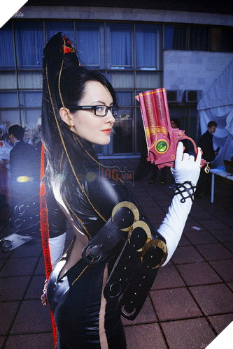 Ngất ngây trước vẻ đẹp không tì vết của bộ cosplay Bayonetta giống y hệt trong game 7