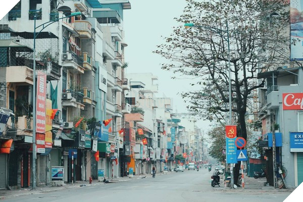 Ngay mong 1 Tet: Co 1 Ha Noi va Sai Gon binh yen den la 12 Một vẻ bình yên hiếm có của thủ đô nhộn nhịp
