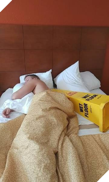 [Vui] Những pha say sấp mặt của hội thích nhậu nhẹt trong dịp cuối năm - Ảnh 3.