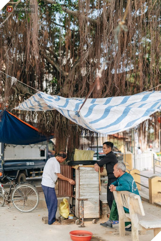 Ve tham ngoi lang o Ha Noi an ca tan thit cho vao mung 4 Tet hang nam: Khong ep bat cu ai neu ho khong muon an 8 Về thăm ngôi làng ở Hà Nội ăn cả tấn thịt chó vào mùng 4 Tết hàng năm: Không ép bất cứ ai nếu họ không muốn ăn 8