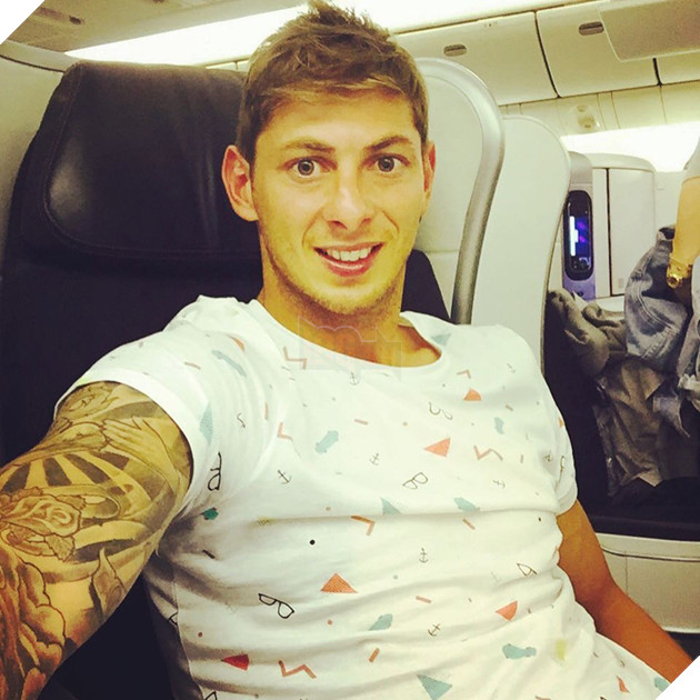 Chiếc máy bay chở Emiliano Sala bất ngờ mất tích trên đường từ Pháp đến Anh.
Chiếc máy bay chở Emiliano Sala bất ngờ mất tích trên đường từ Pháp đến Anh.