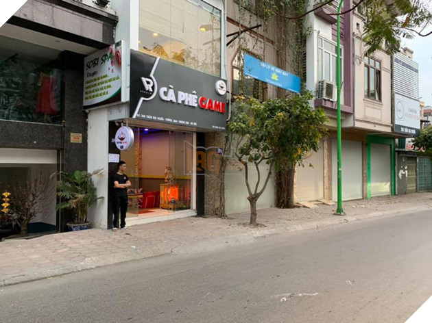 Bang den cua Ca Phe Game cua ViruSs bi khach hang xau tinh pha, phai cu ca nhan vien dung ngoai de canh chung Bảng đèn của Cà Phê Game của ViruSs bị khách hàng xấu tính phá, phải cử cả nhân viên đứng ngoài để canh chừng