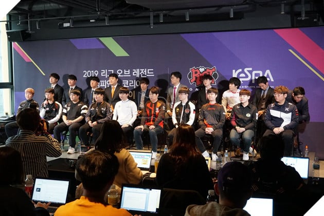 LMHT: He lo tuoi cua cac tuyen thu LCK, Faker gio da la dan anh roi LMHT tuổi của các tuyển thủ LCK 1