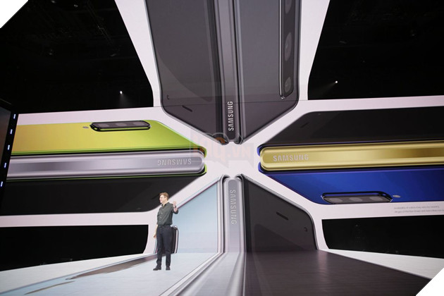 Galaxy Fold: Chiec dien thoai tu gap dau tien cua Samsung chinh thuc ra mat Galaxy Fold: Chiếc điện thoại tự gập đầu tiên của Samsung chính thức ra mắt