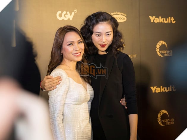 Sự rạng rỡ trên gương mặt hai "chị đại". 