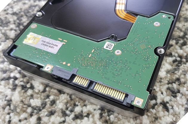 Trên tay ổ cứng có dung lượng lớn nhất thế giới: Seagate IronWolf 14TB, chứa được cả trăm tựa game dung lượng khủng - Ảnh 3.