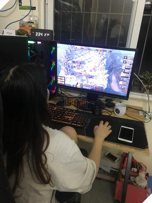 DOTA Auto Chess tạo nên những tiêu cực cho cuộc sống game thủ: vợ tranh máy với chống để chơi game 4